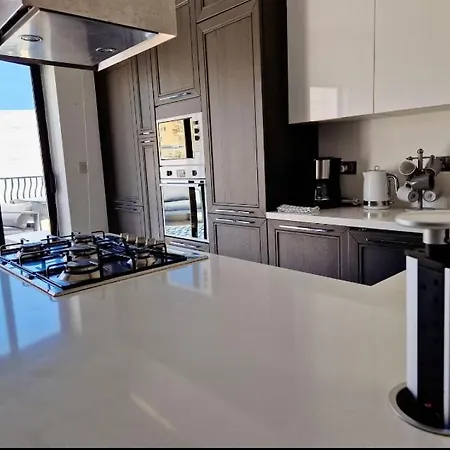Penthouse In St Julian Apartment *