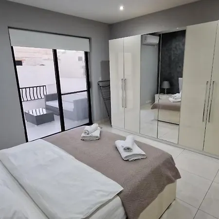 Penthouse In St Julian Апартаменты Слима